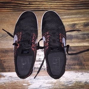 Nike Flyknit Tennis Classic